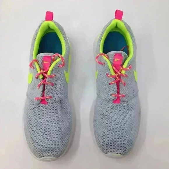 Nike Other - Nike Roseherun Pure Platinum Girl Size 6 Sneakers